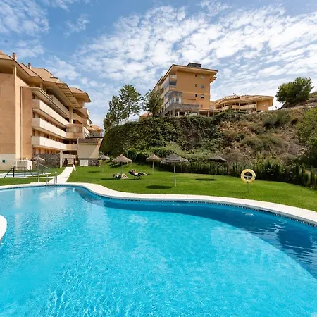 Malagasuite Blue Sea & Pool Фуэнхирола